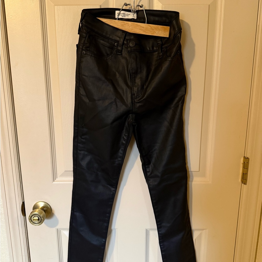 Abercrombie and Fitch Women’s Super Skinny Ankle High Rise Black Faux Leather